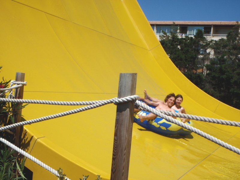 Village Camps International Summer Camp Ard&egrave;che, France 2019-07-26 https://www.villagecamps.com/journals_admin/images/20-10-Igor, Viktoria and The Wave.jpg